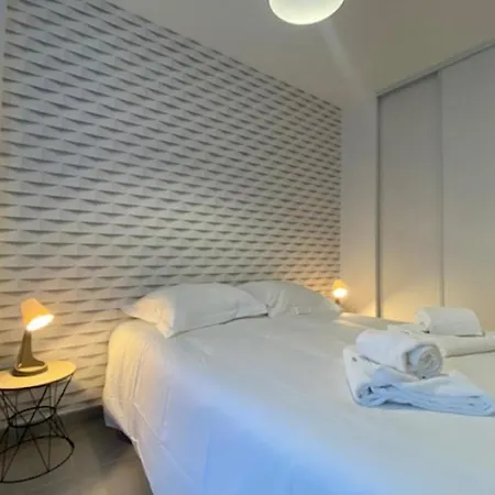 Cosy With Balcony In The Heart Of Apartment