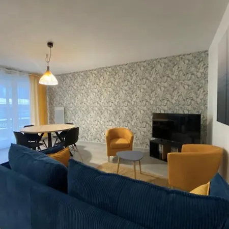 Apartment Cosy With Balcony In The Heart Of *