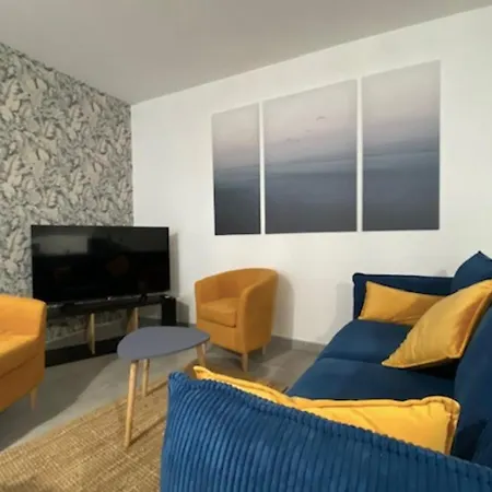 Cosy With Balcony In The Heart Of Caen