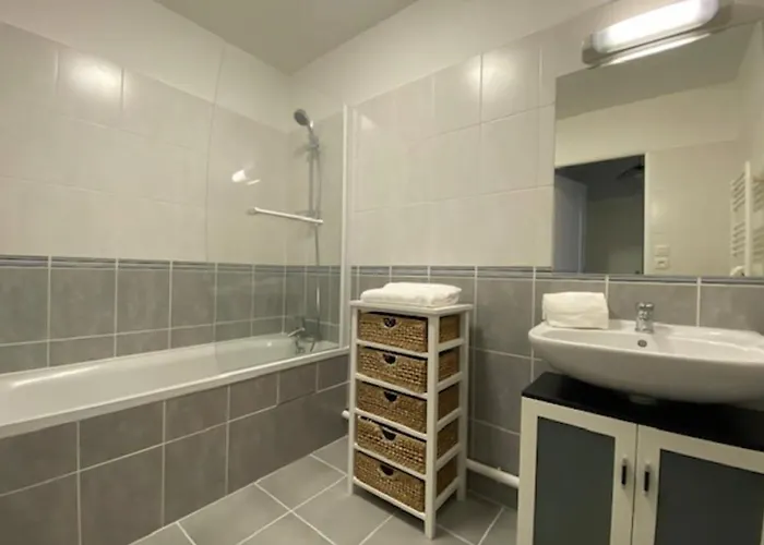 Apartman Cosy With Balcony In The Heart Of