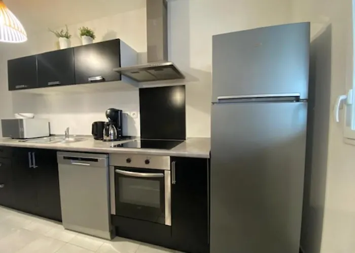 Cosy With Balcony In The Heart Of